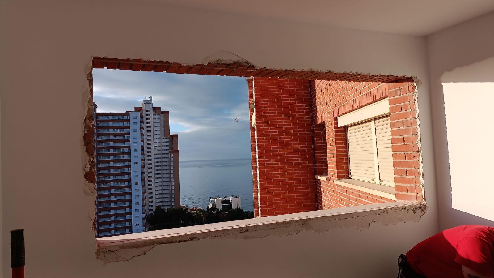 Hueco preparado antes de instalar una ventana